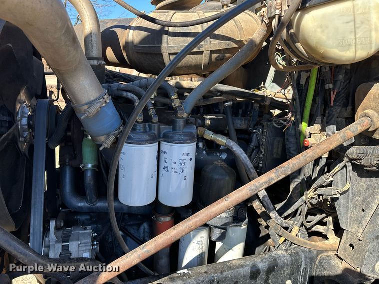 image for item OM9838 2002 Mack  CH613 vacuum truck