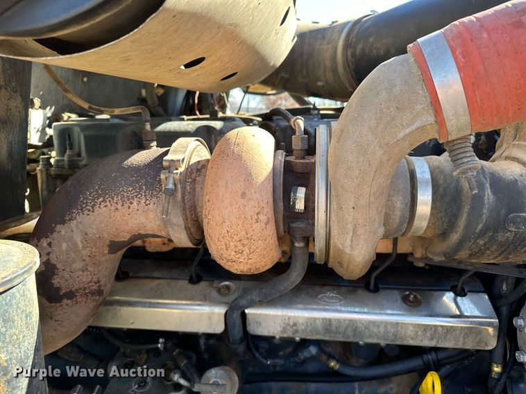 image for item OM9838 2002 Mack  CH613 vacuum truck