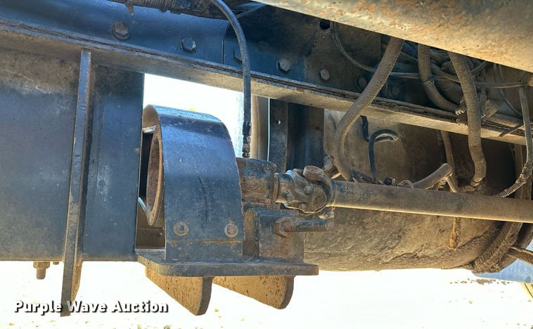 image for item OM9838 2002 Mack  CH613 vacuum truck