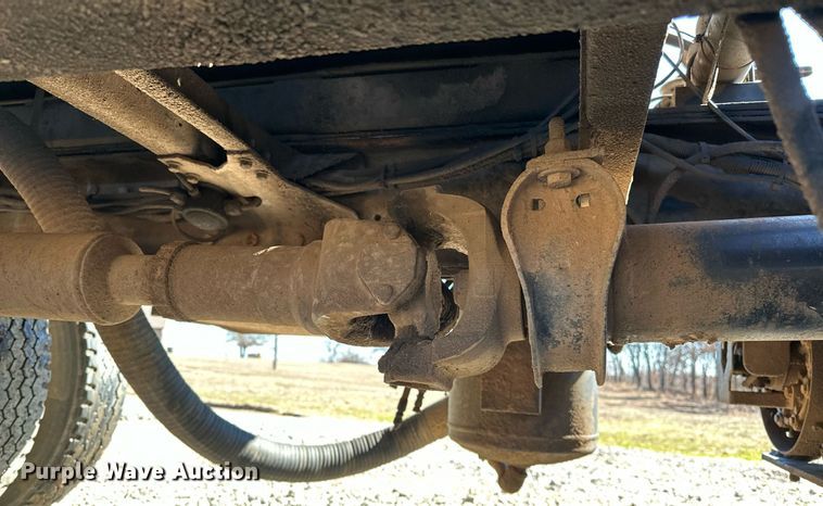 image for item OM9838 2002 Mack  CH613 vacuum truck