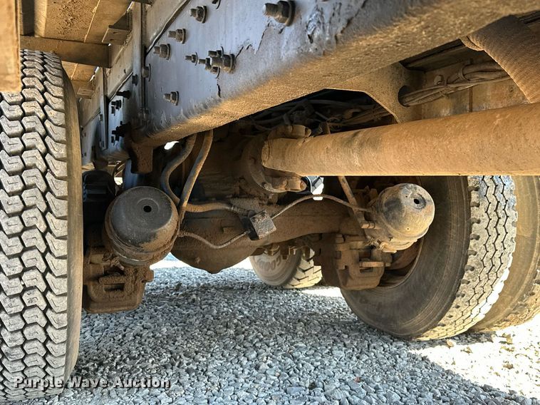 image for item OM9838 2002 Mack  CH613 vacuum truck