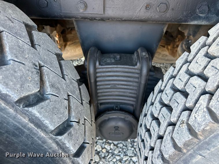 image for item OM9838 2002 Mack  CH613 vacuum truck