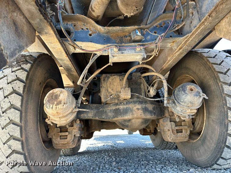 image for item OM9838 2002 Mack  CH613 vacuum truck