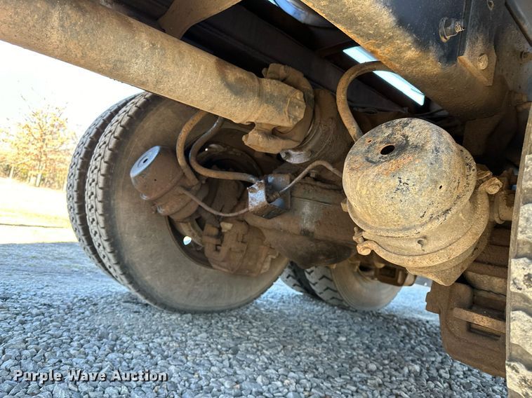 image for item OM9838 2002 Mack  CH613 vacuum truck