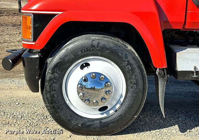 image for item OM9838 2002 Mack  CH613 vacuum truck