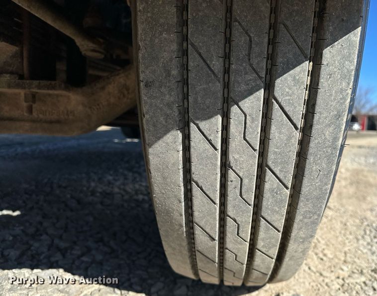 image for item OM9838 2002 Mack  CH613 vacuum truck