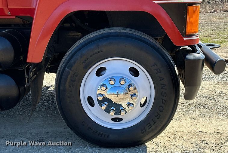 image for item OM9838 2002 Mack  CH613 vacuum truck