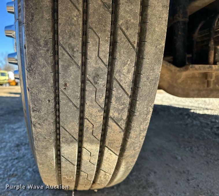 image for item OM9838 2002 Mack  CH613 vacuum truck