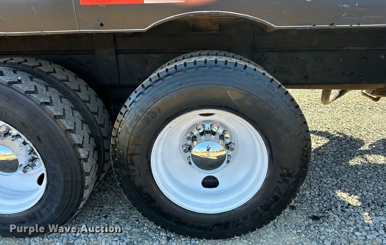 image for item OM9838 2002 Mack  CH613 vacuum truck