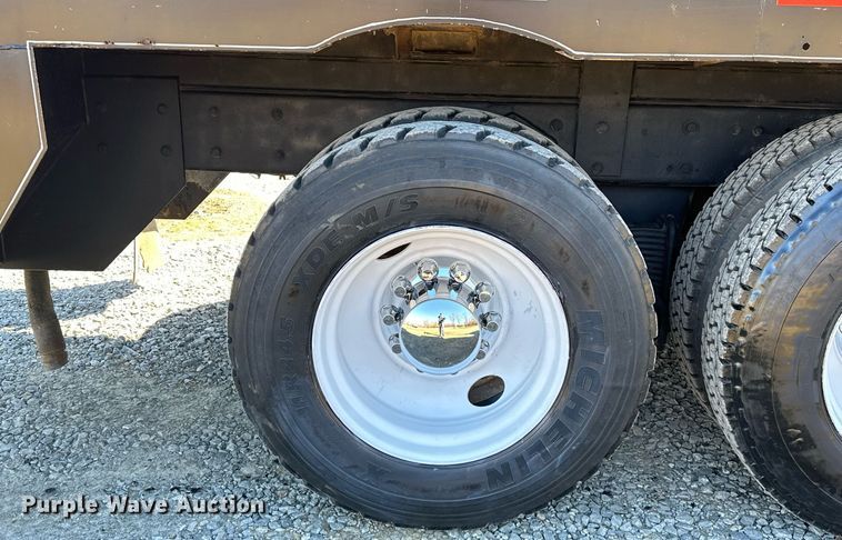 image for item OM9838 2002 Mack  CH613 vacuum truck