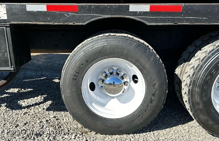 image for item OM9838 2002 Mack  CH613 vacuum truck