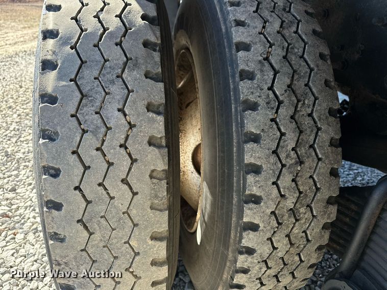 image for item OM9838 2002 Mack  CH613 vacuum truck