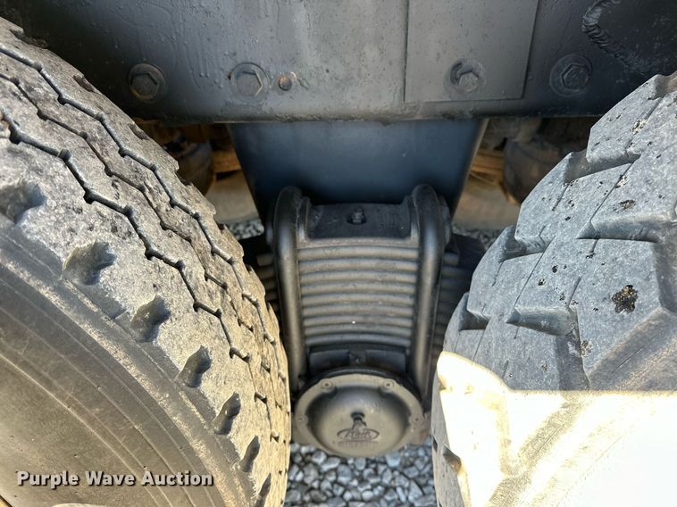 image for item OM9838 2002 Mack  CH613 vacuum truck