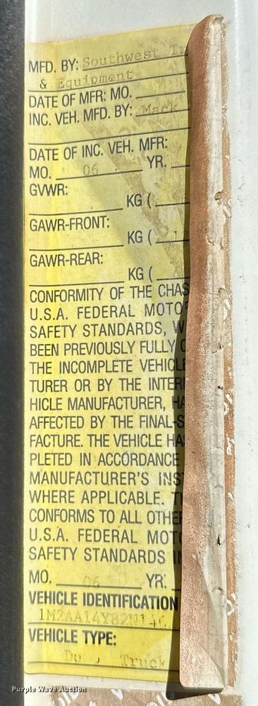 image for item OM9838 2002 Mack  CH613 vacuum truck