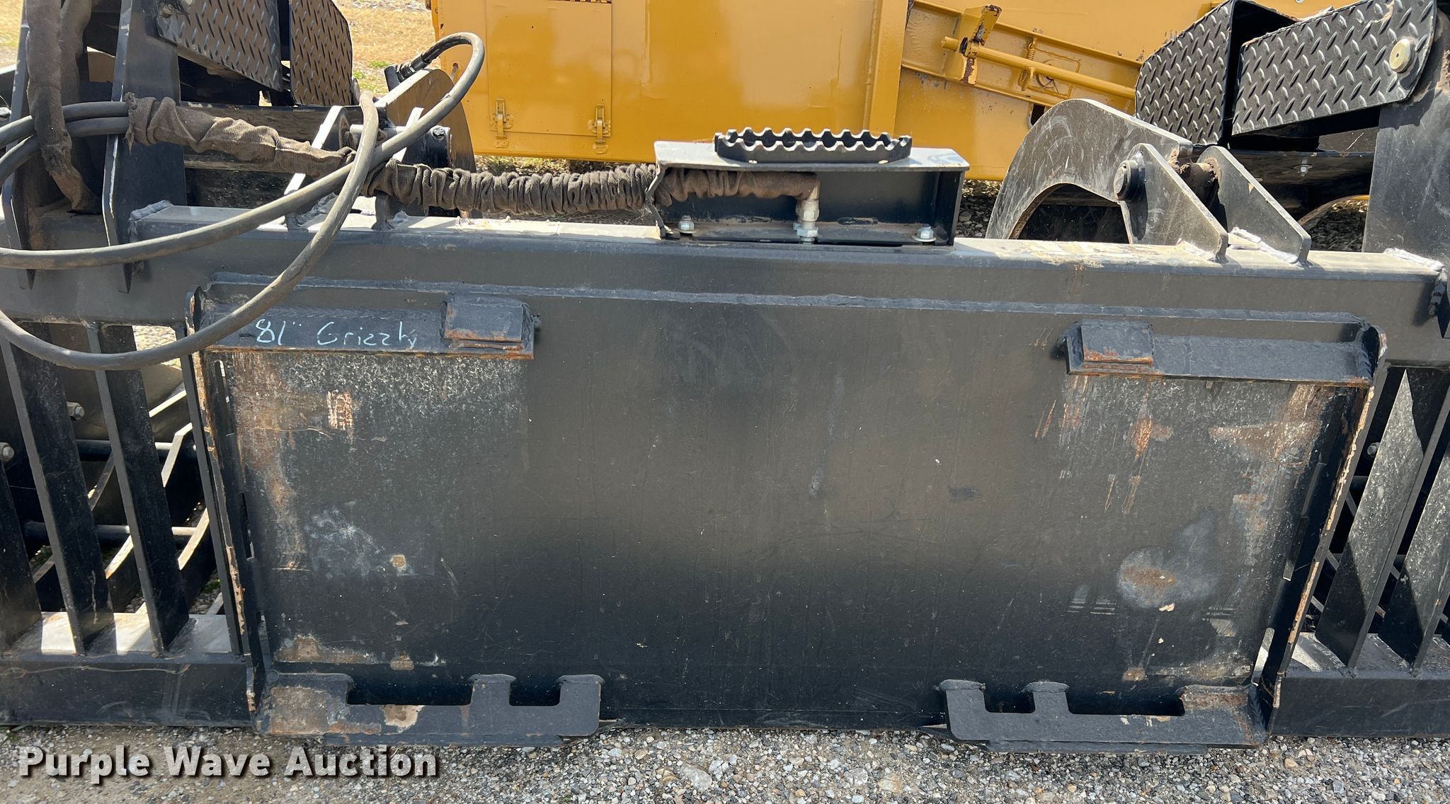 Skid steer grapple bucket in Weatherford, TX Item JT9018 for sale