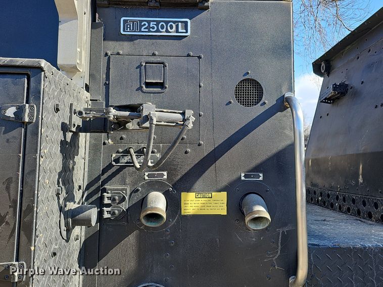 image for item DK0551 1989 Amertek M2500L fire truck