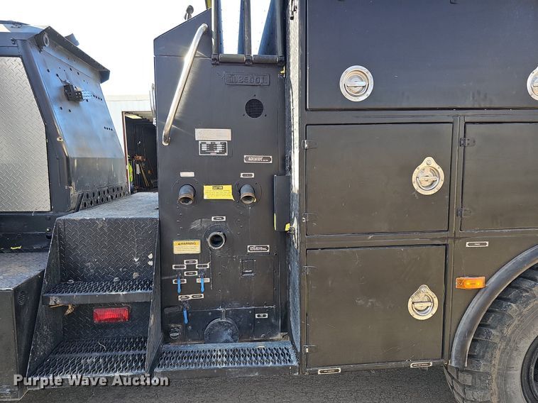 image for item DK0551 1989 Amertek M2500L fire truck