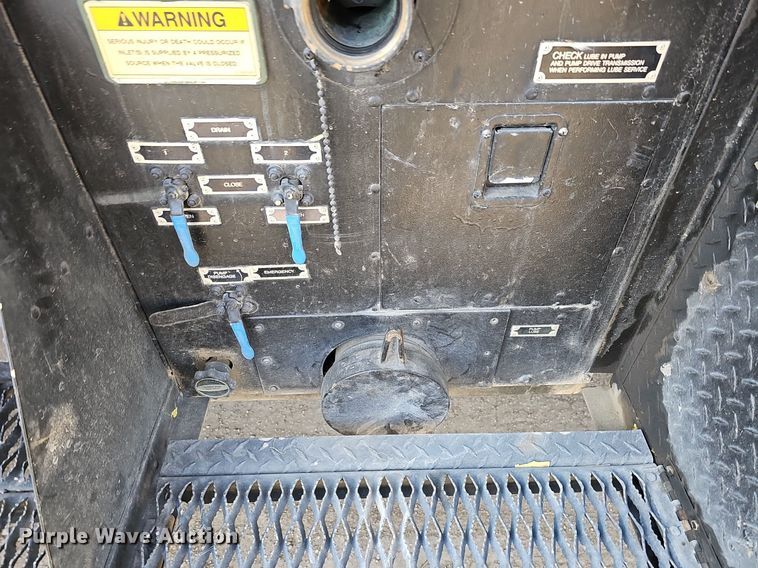 image for item DK0551 1989 Amertek M2500L fire truck