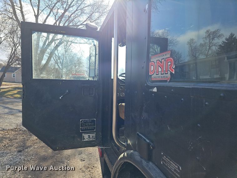 image for item DK0551 1989 Amertek M2500L fire truck