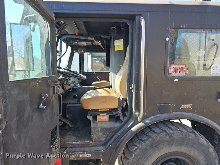 image for item DK0551 1989 Amertek M2500L fire truck