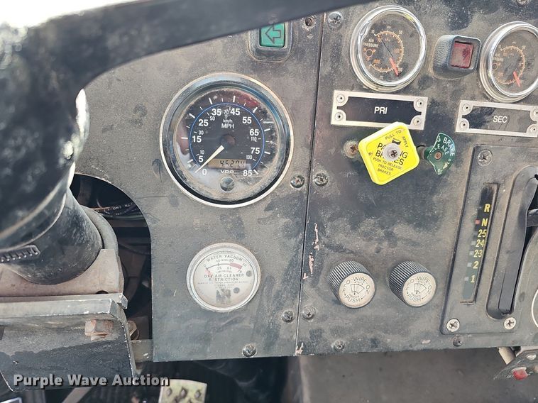 image for item DK0551 1989 Amertek M2500L fire truck