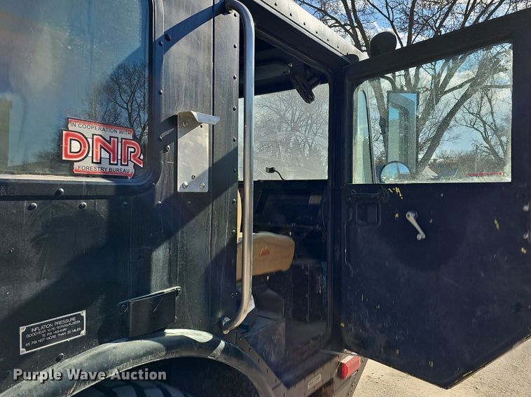 image for item DK0551 1989 Amertek M2500L fire truck