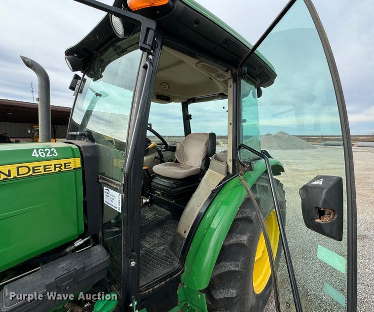 image for item DK6775 2015 John Deere 5075E MFWD tractor