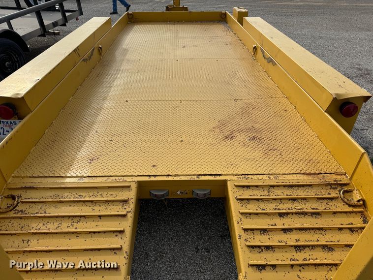 image for item DK6777 1991 Metal Fabricating Co. equipment trailer