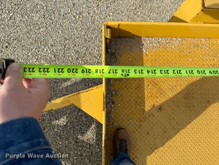 image for item DK6777 1991 Metal Fabricating Co. equipment trailer