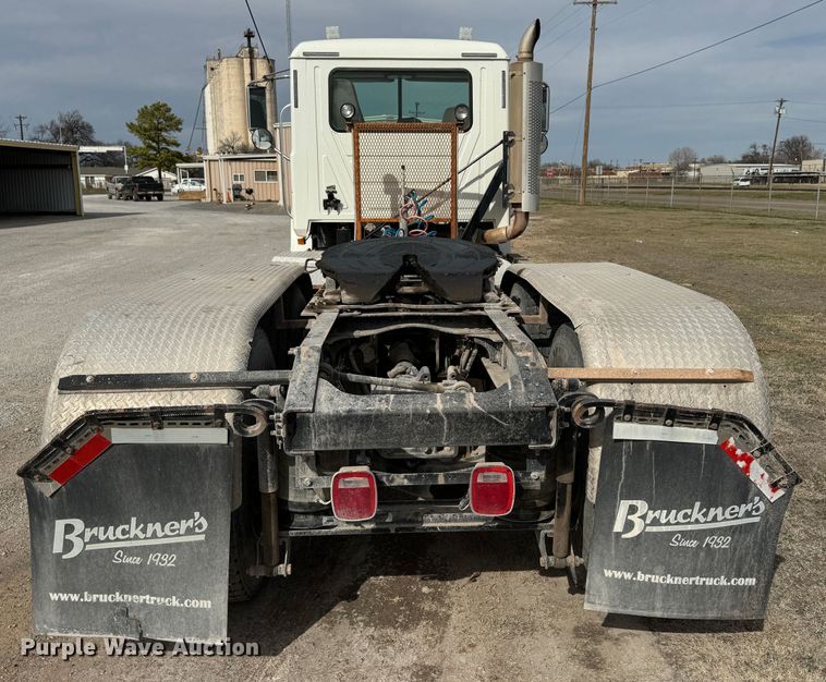 image for item DK6778 2007 Mack CHN613 semi truck