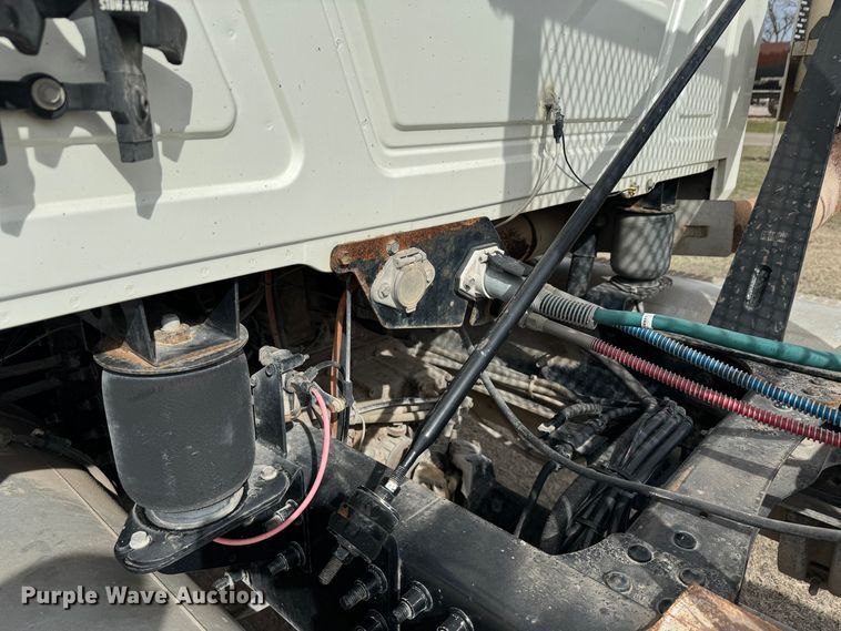 image for item DK6778 2007 Mack CHN613 semi truck