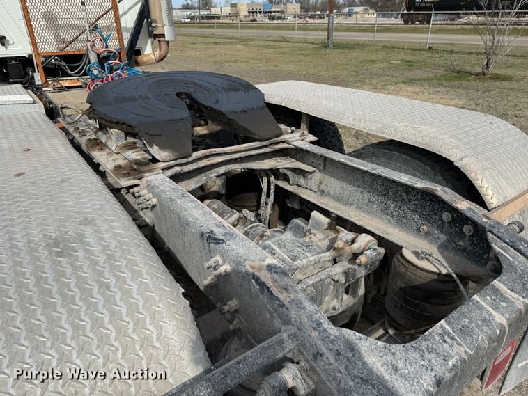 image for item DK6778 2007 Mack CHN613 semi truck