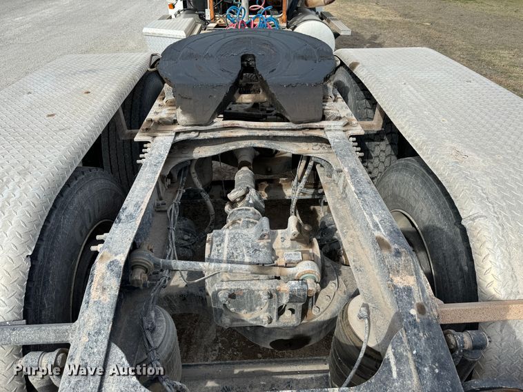 image for item DK6778 2007 Mack CHN613 semi truck