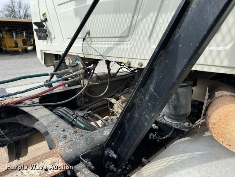 image for item DK6778 2007 Mack CHN613 semi truck