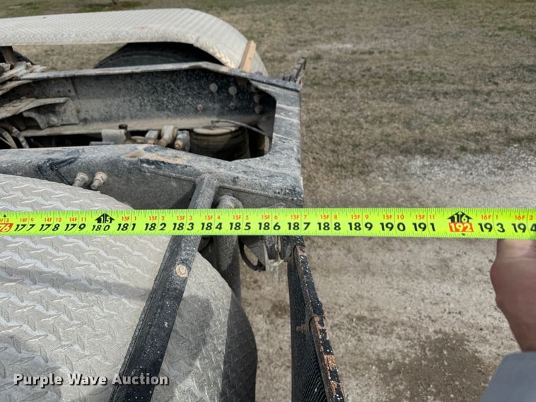 image for item DK6778 2007 Mack CHN613 semi truck