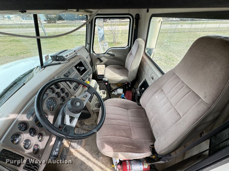 image for item DK6778 2007 Mack CHN613 semi truck