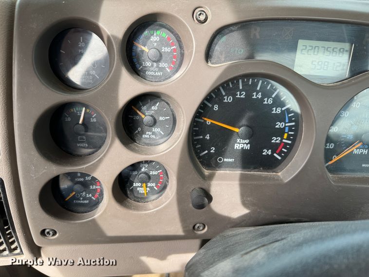 image for item DK6778 2007 Mack CHN613 semi truck