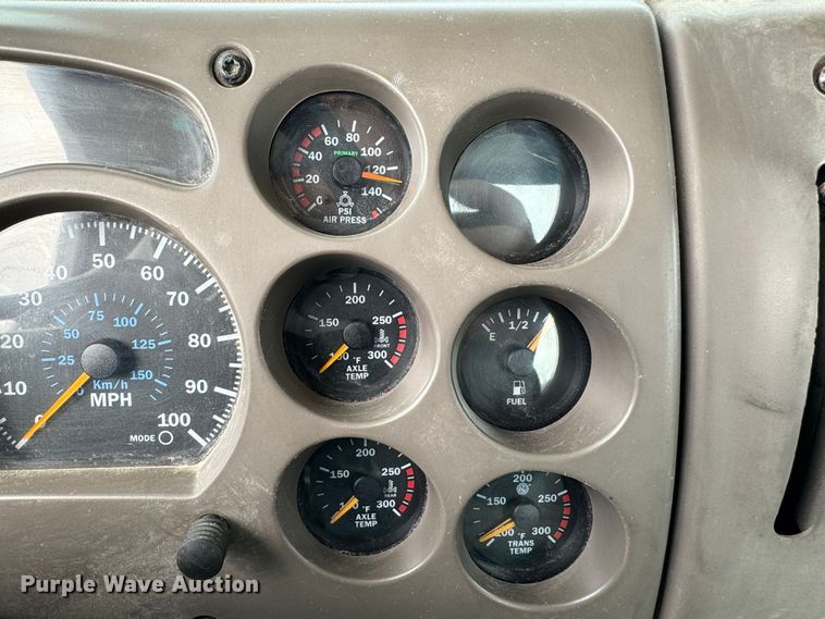 image for item DK6778 2007 Mack CHN613 semi truck