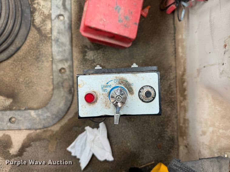 image for item DK6778 2007 Mack CHN613 semi truck