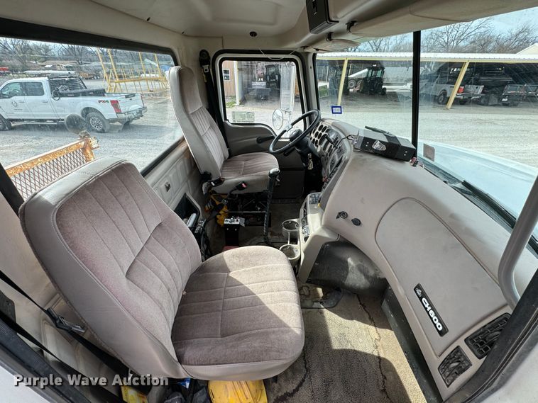 image for item DK6778 2007 Mack CHN613 semi truck