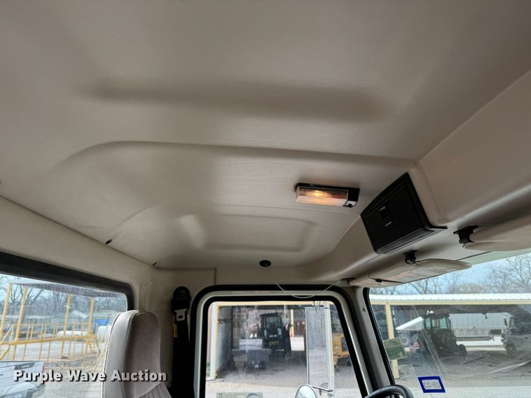 image for item DK6778 2007 Mack CHN613 semi truck