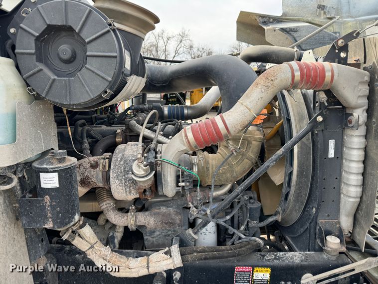 image for item DK6778 2007 Mack CHN613 semi truck