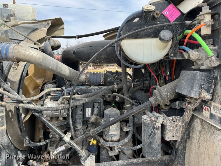 image for item DK6778 2007 Mack CHN613 semi truck