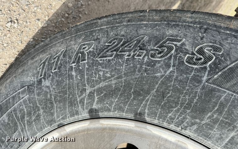 image for item DK6778 2007 Mack CHN613 semi truck