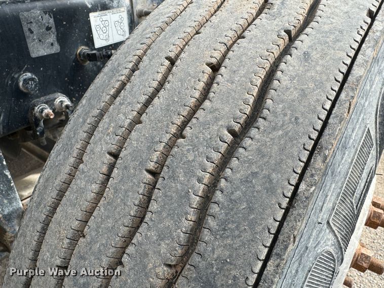 image for item DK6778 2007 Mack CHN613 semi truck