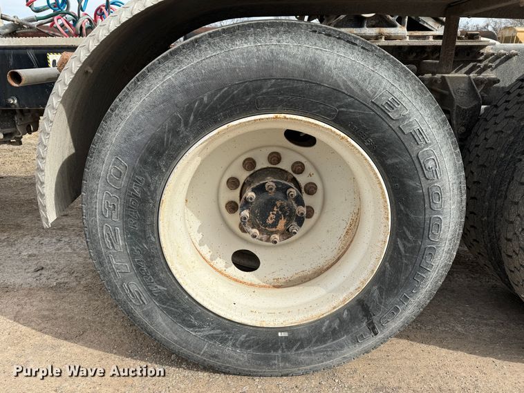 image for item DK6778 2007 Mack CHN613 semi truck