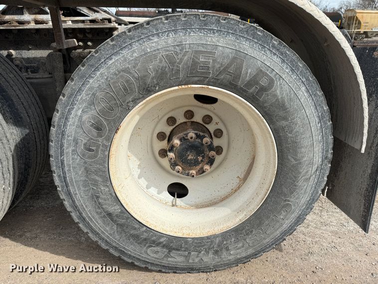 image for item DK6778 2007 Mack CHN613 semi truck