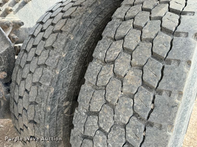 image for item DK6778 2007 Mack CHN613 semi truck