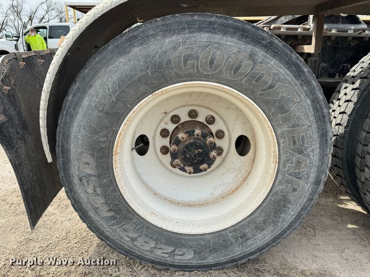 image for item DK6778 2007 Mack CHN613 semi truck