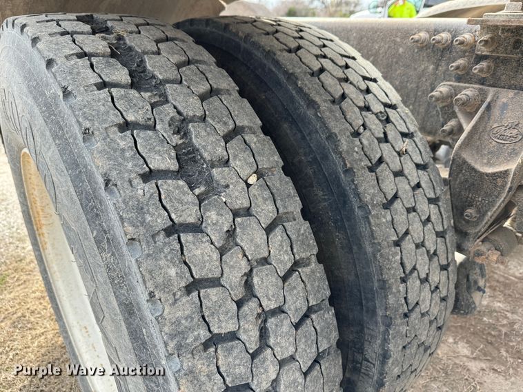 image for item DK6778 2007 Mack CHN613 semi truck